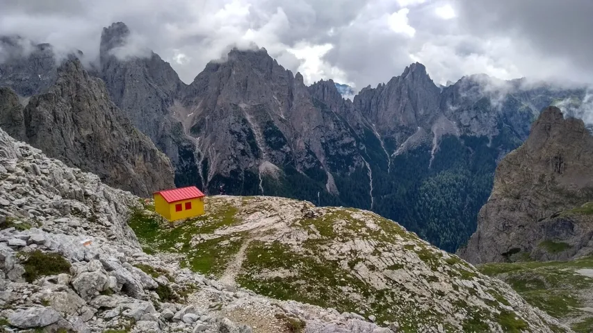 I più bei bivacchi in Lombardia, Trentino e Veneto da raggiungere quest’estate