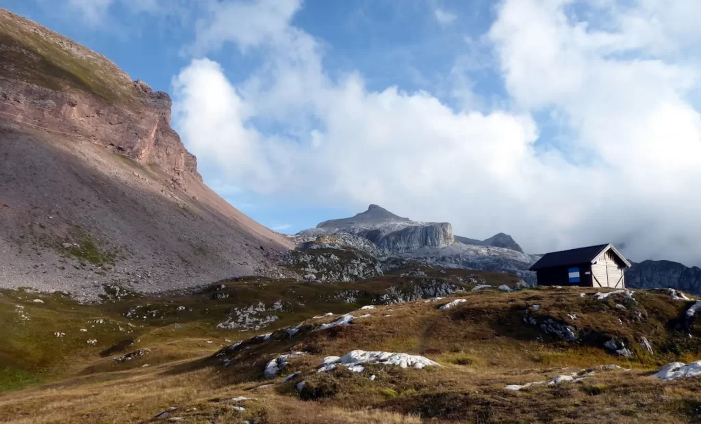 I più bei bivacchi in Lombardia, Trentino e Veneto da raggiungere quest’estate