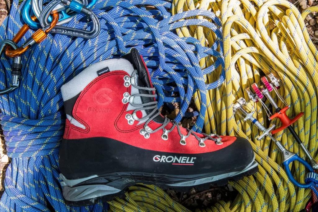 Quali sono le migliori scarpe per camminare in montagna