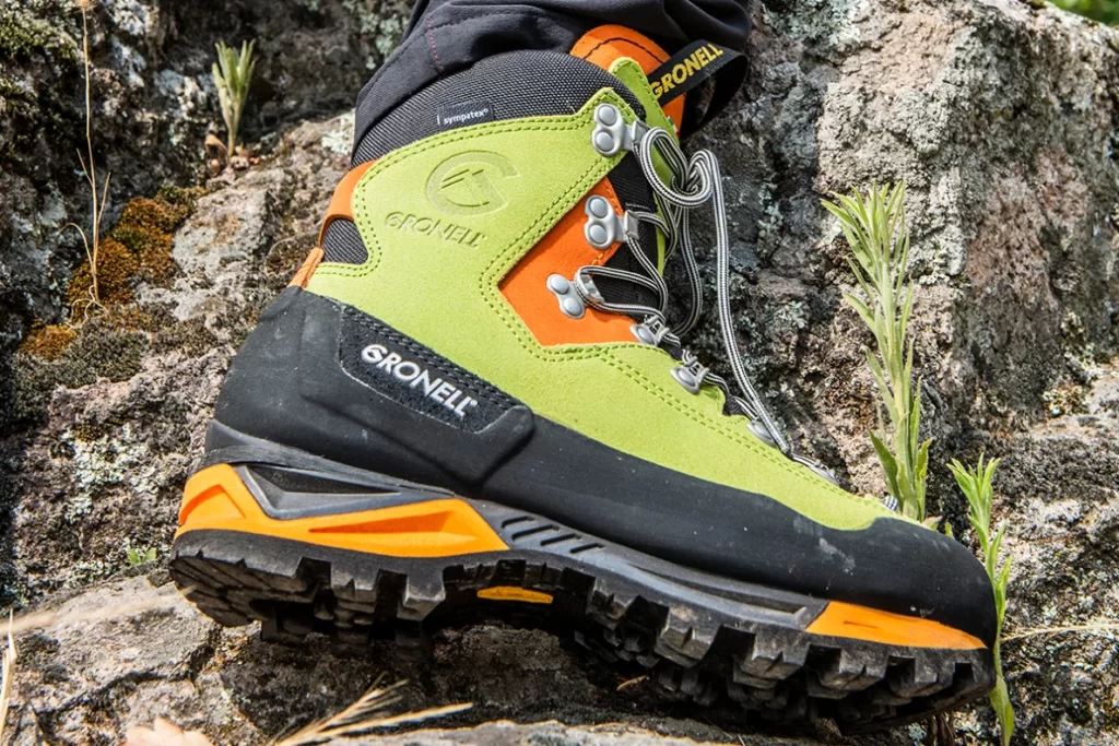 Trekking vs Alpinismo: come scegliere il modello giusto